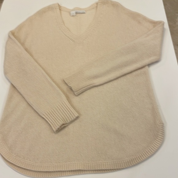 360 Cashmere cream sweater size medium - Picture 9 of 12